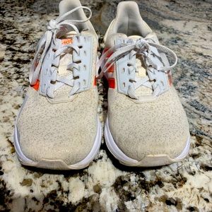 Women’s Cream/Peach Adidas Cloudfoam Size 7.5